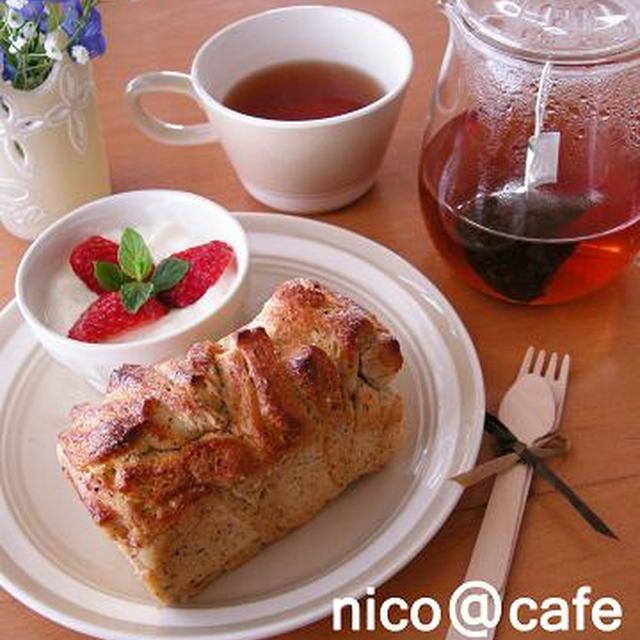 休日のミルクティーパン　と?ベーコンチーズエピ