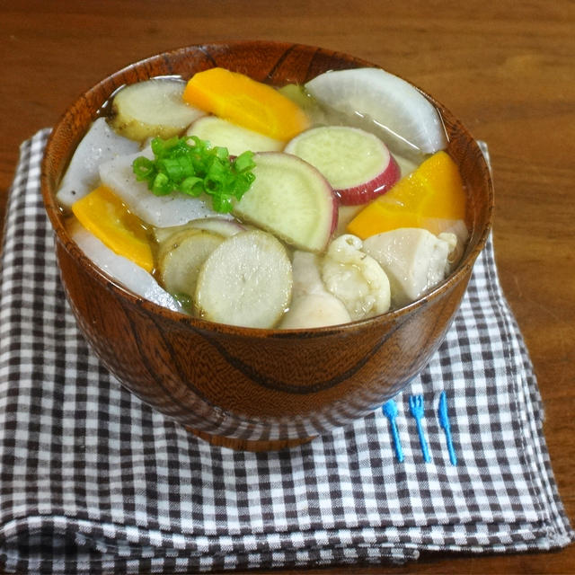 【おかず味噌汁レシピ】鶏肉と秋野菜の具だくさんなサツマ汁