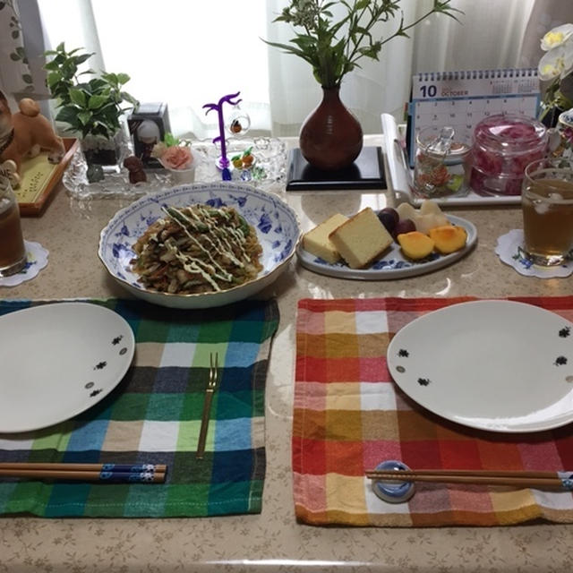 焼きそばと栗とリンゴとピオーネのスイーツ
