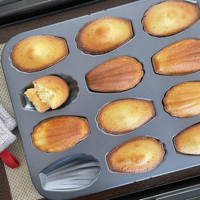 シンプルで美味♥定番焼き菓子♥マドレーヌ焼きました(*´ω`*)