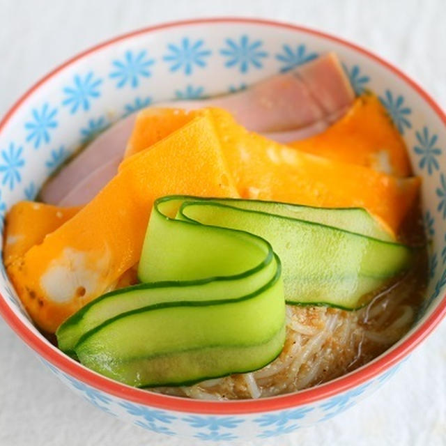 夏休みのそうめんレシピ【ごま味噌つゆのリボンそうめん】