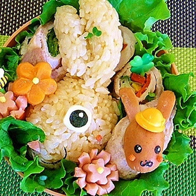 ちょっとリアルなウサギおにぎりとウサギウィンナー＆サクフワライ麦パン♪