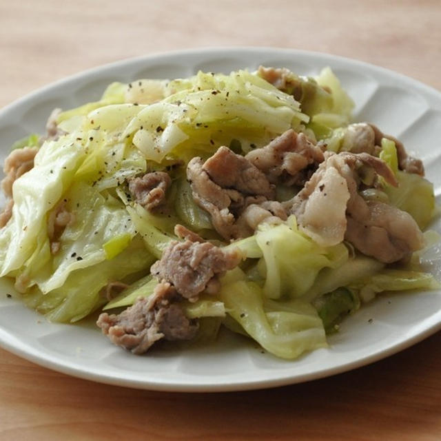 10分70円の節約おかず《豚こまとキャベツの炒めもの》