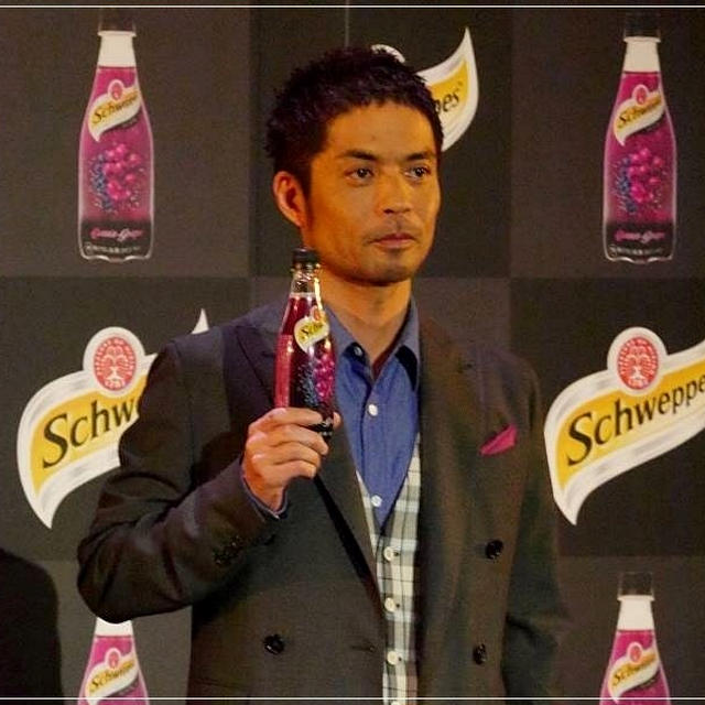 新発売☆シュウェップス カシスグレープ 久保田利伸も好きな大人味炭酸♪