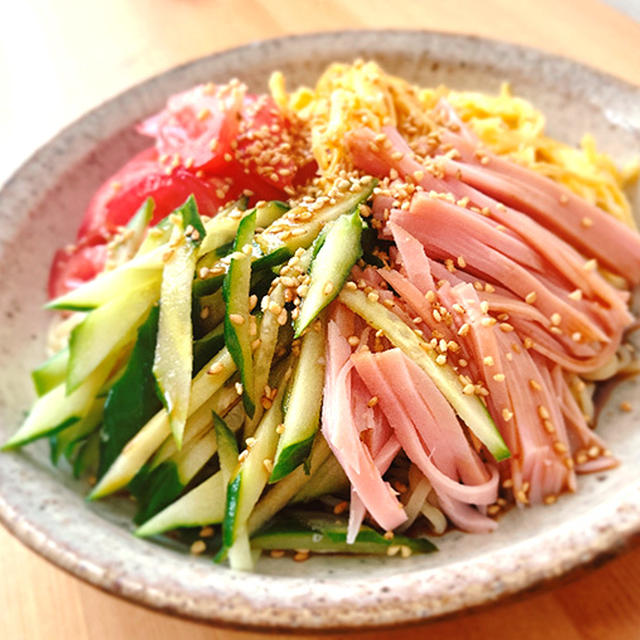 冷やし中華始めました〜♪