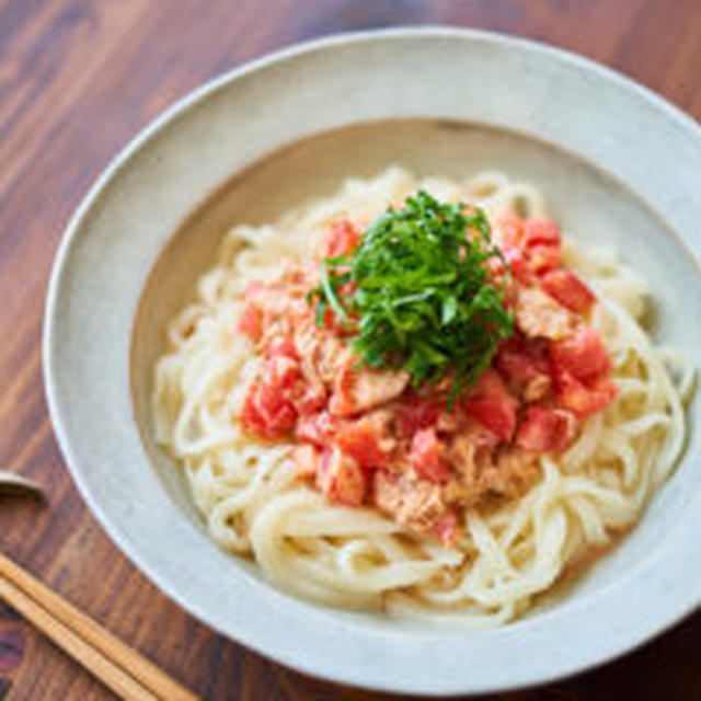 【｢カルピス｣レシピ】トマトツナのピリ辛混ぜうどん