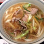 伊丹空港のそば処「関亭」で鴨南うどん