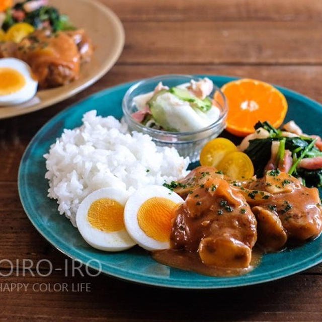 煮込みハンバーグのランチプレートと、今日のお弁当