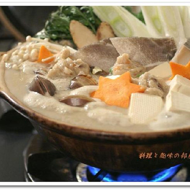 《居酒屋メニューde晩ご飯》山海豆乳鍋／ホタテのオーブン焼き／ツブ貝の煮付けなど。