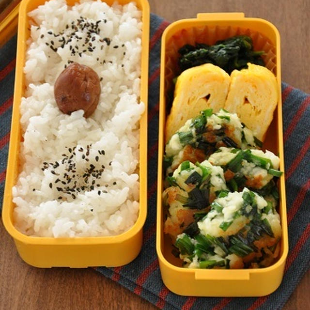ストックおかずとすぐできるおかず2品☆はんぺんとニラのふわチーズ焼きのお弁当