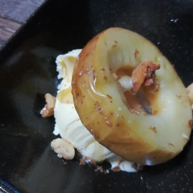 輪切りりんごのバニラアイス添え By 茂兵衛さん レシピブログ 料理ブログのレシピ満載