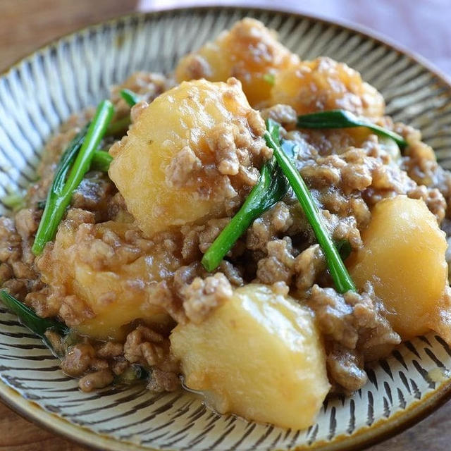 食欲そそる香り！ほっくりじゃがいもの香味そぼろあん