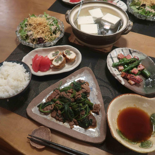牛肉と法蓮草の炒め物と湯豆腐の晩ご飯　と　原種のチューリップの花♪