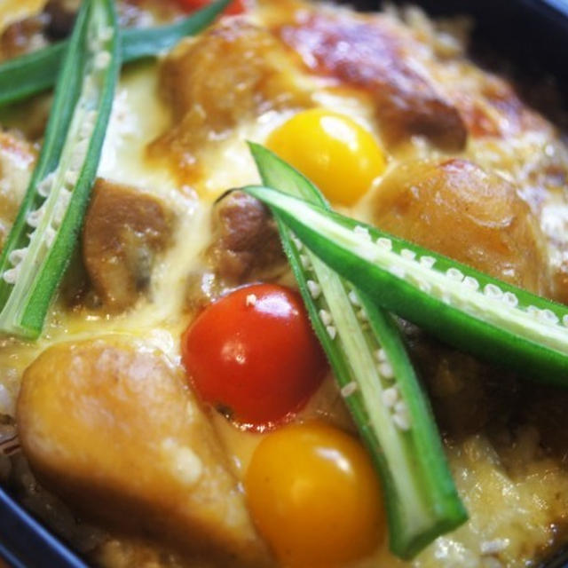 ■晩ご飯【冷凍庫整理で　カレーチーズのスキレット焼きご飯／簡単なサラダ】