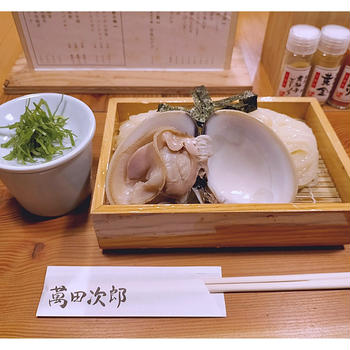 うどん『萬田次郎』で“特大はまぐり”「濃厚貝汁つけ麺」☆モチつるキラキラ自家製麺が美しい♪