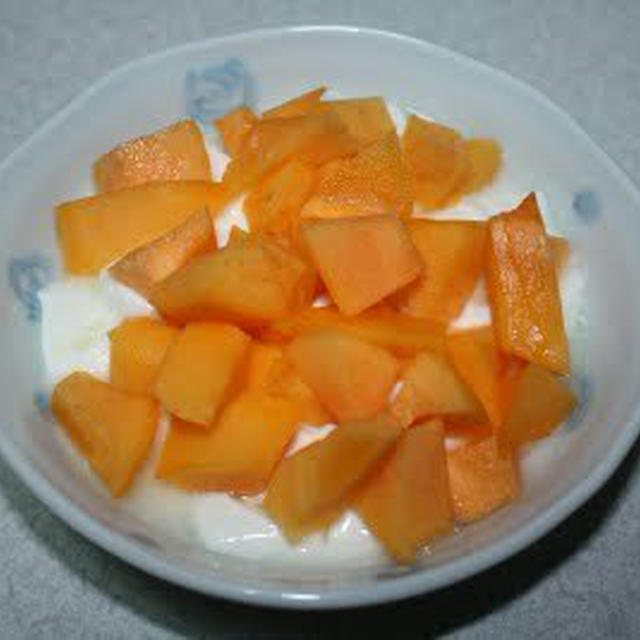 季節の柿のヨーグルト