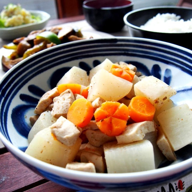 高野豆腐とダイコンの煮物