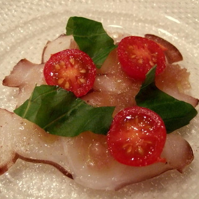いつもの成城の食卓で、久々に外飲みです♪