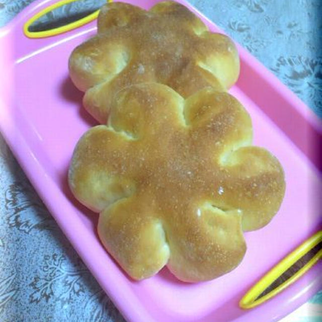 ＊お花の形のプリンパン＊