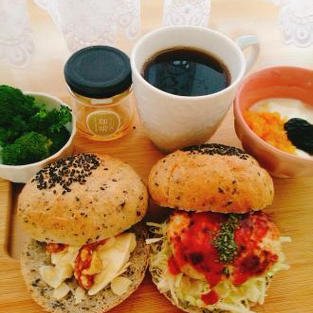 黒ごまバンズ♪ハンバーガー朝ごはん♪