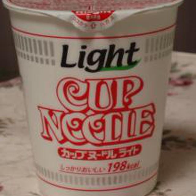 ☆新商品！カロリーライトのカップヌードル☆