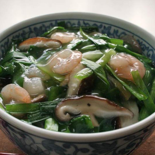 エビニラ丼のお昼ご飯