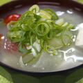 ３６５日野菜レシピNo.１９９「トイモガラとミニトマトの味噌汁」