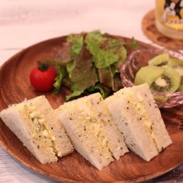 朝カフェ☆自家製ごま角食で玉子サンドモーニング(レシピ）　フレブルの会～。