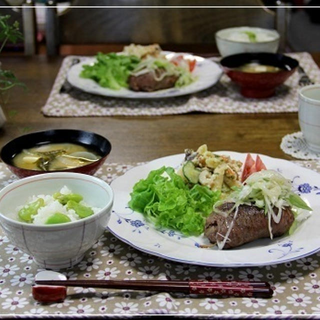 牛切り落とし肉で根菜入りハンバーグ　バラの鉢が増えました＾＾