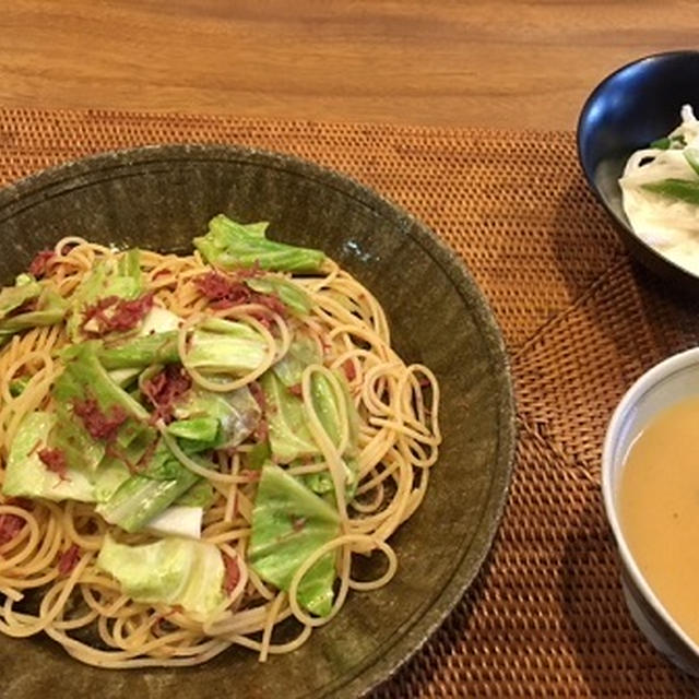 コンビーフとキャベツのパスタとお魚定食