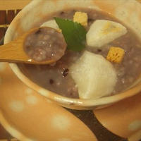 焼餅入り五穀おかゆ・レモンバーム添え