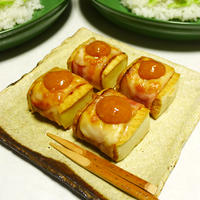 ピリ辛☆コチュマヨハチミツみそがけ♪とろ～りチーズのせベーコン巻き厚揚げ　- Bacon wrapped thick fried tofu(atsuage) topped with cheese -　ハチミツみそ料理　-Recipe No.1381-