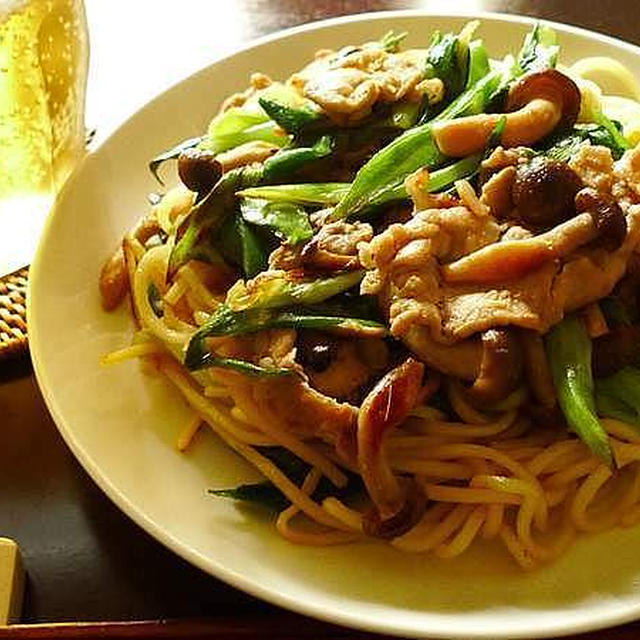 昼めしには、豚肉の焼きソバが最強である。