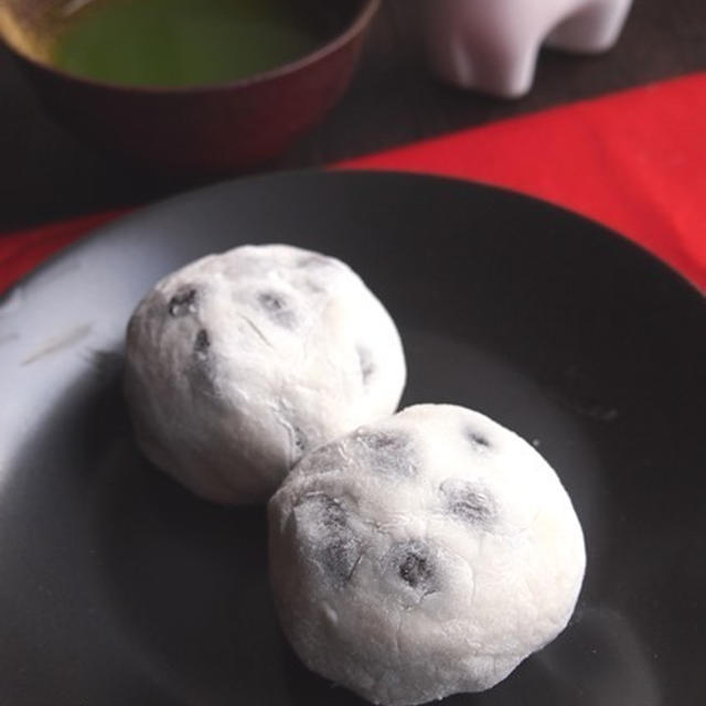 黒豆大福　手作り和菓子で日本の正月。