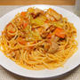 鶏肉とキャベツのトマトソースパスタ