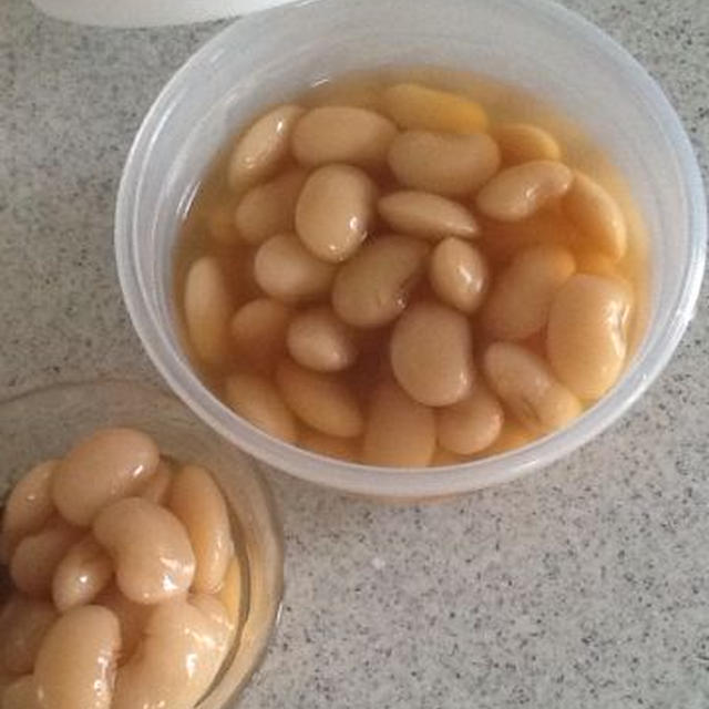 おやつには豆の炊いたの。