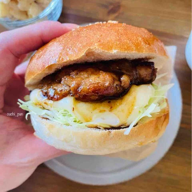 バンズのレシピと豚こまパティと絶品照り焼きソース。