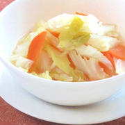 春キャベツの軸が甘い〜野菜の甘みに癒される！ほっこりキャベツスープ。