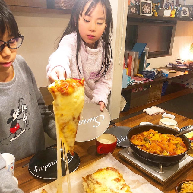 晩御飯はコストコ風ピザです〜！！