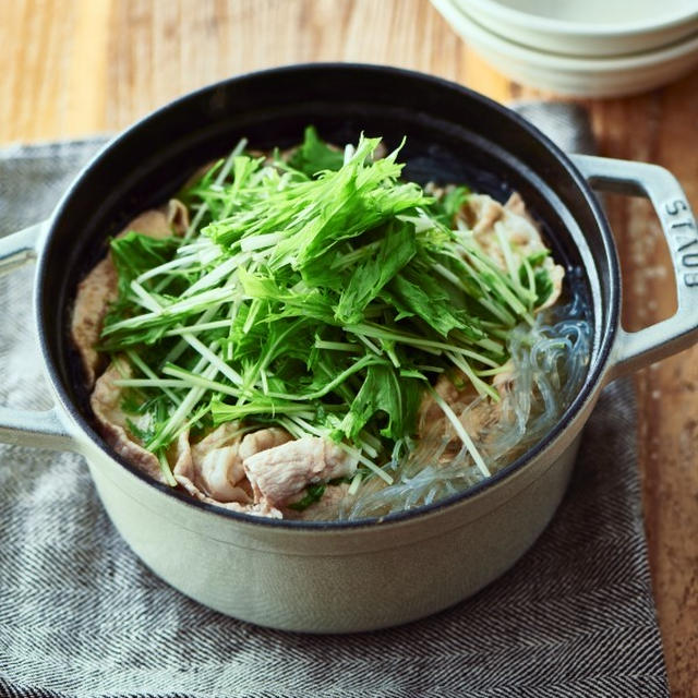 食材3つの"ひと鍋"レシピ＊本当に簡単な【豚肉と水菜のシャキシャキ鍋】