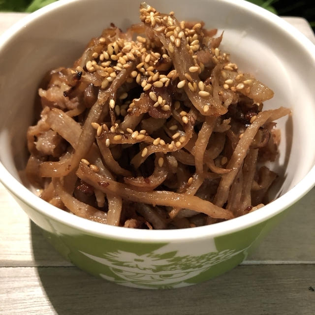 食感いいね♪大根の皮と豚こまのきんぴら風