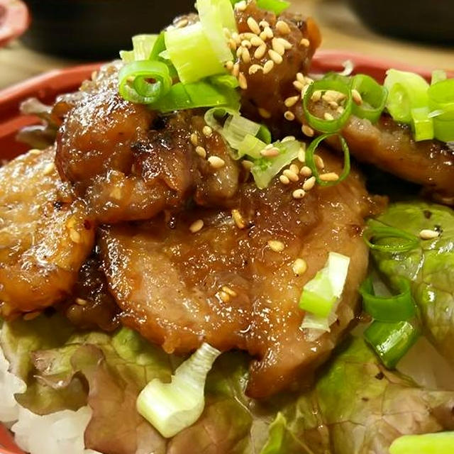 ごま香る豚丼！うまいわ