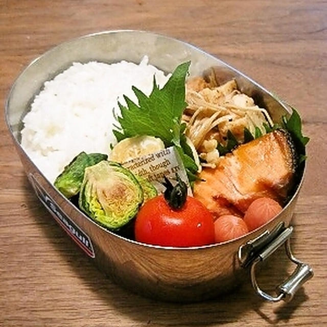 焼き鮭と厚揚げの甘辛炒め弁当