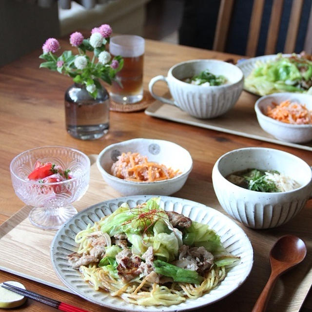 レタスと豚肉のあんかけそば。干物で冷や汁。