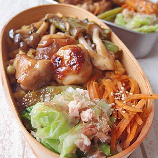 きじ焼き丼で男子学生弁当