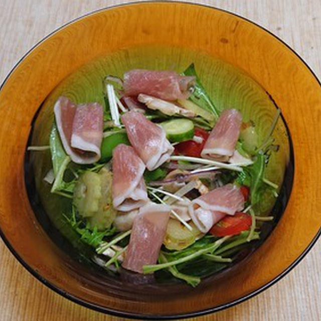 生ハムと野菜のサラダ