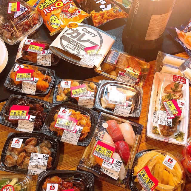 晩御飯は半額のお惣菜です！！