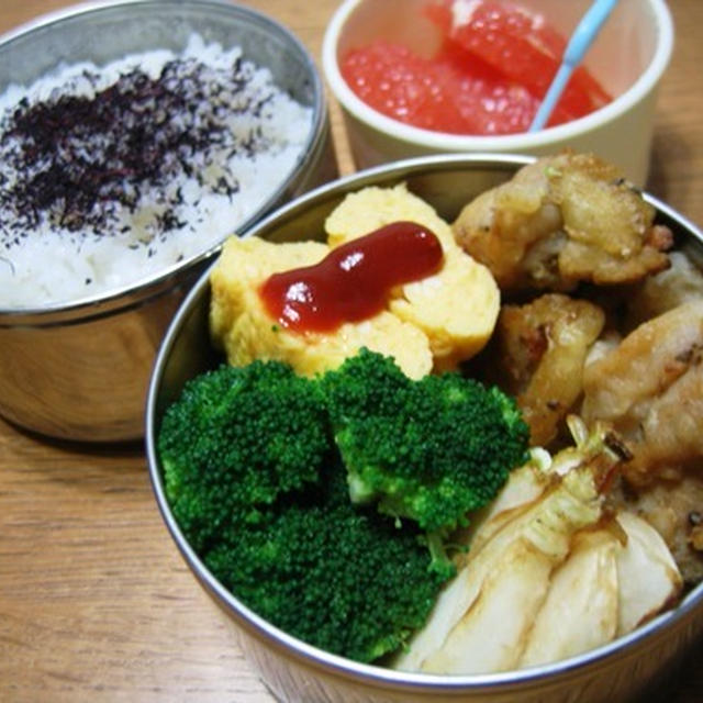 ケンタッキー風チキンのお弁当とさつまいもパン