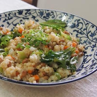 旨粒しょうゆで作る、納豆とレタスのチャーハン（レシピ付き）