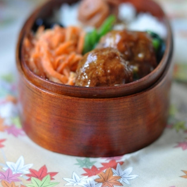 母のメンチカツ弁当。